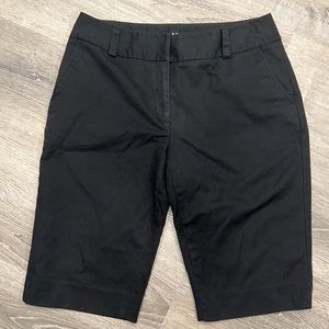 Apt 9 Maxwell size 10 women’s black Bermuda shorts. Excellent condition.